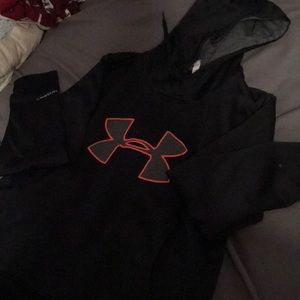 New women’s UnderArmor L black sweatshirt